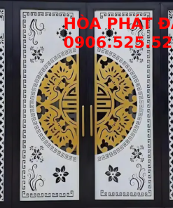 Cổng chính biệt thự cổ điển sang trọng, tinh tế