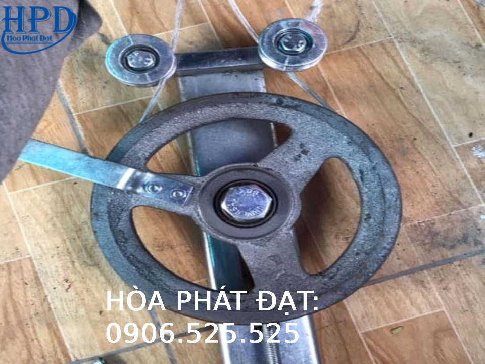 Tay quay liền trục mái xếp giá rẻ nhất hiện nay