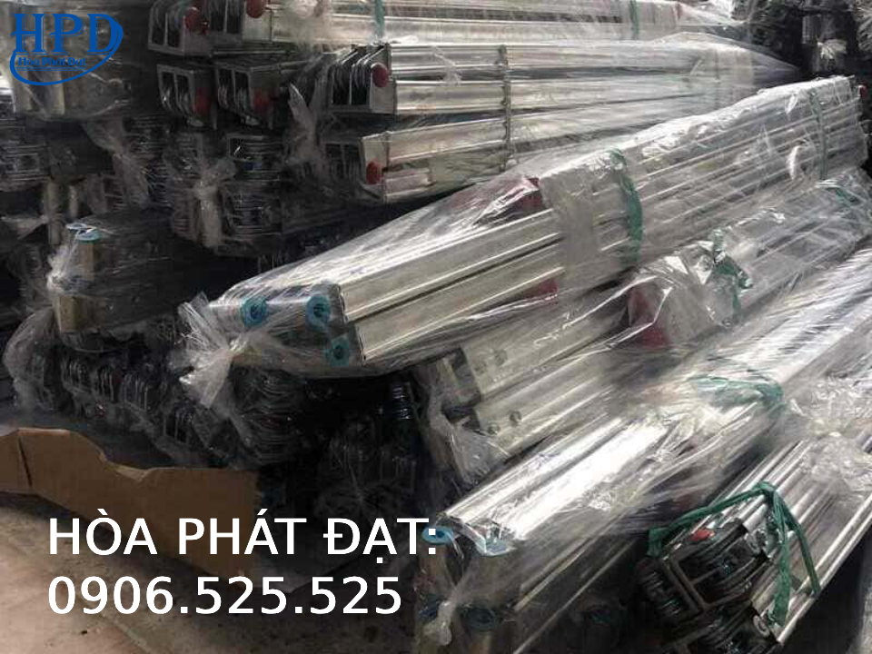 Tay càng mái hiên giá rẻ nhất hiện nay